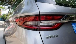 最新爆料的第二辆汽车,第二辆汽车惊艳亮相，性能与设计双升级