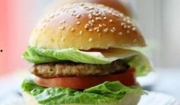 牛肉汉堡爆料怎么做的视频,跟随视频学做美味汉堡