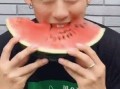 吃瓜网红小哥哥是谁呀视频,视频走红背后的故事